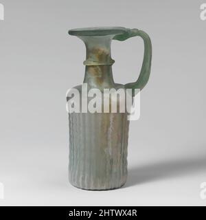 Art inspiré par la carafe en verre, fin de l'Impériale, 5th Century A.D., romain, syrien, Verre ; moulé, H. 6 1/4 po. (15,9 cm), verre, bleu translucide vert, avec manche et sentier de même couleur., rebord épais plié, aplati en large bouche évasé; col cylindrique extensible vers le bas; horizontal, œuvres classiques modernisées par Artotop avec une touche de modernité. Formes, couleur et valeur, impact visuel accrocheur sur l'art émotions par la liberté d'œuvres d'art d'une manière contemporaine. Un message intemporel qui cherche une nouvelle direction créative. Artistes qui se tournent vers le support numérique et créent le NFT Artotop Banque D'Images