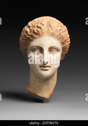 Art inspiré par la tête de terre cuite d'une femme, fin du 4th siècle avant J.-C., grec, Tarentine, terre cuite, H.: 12 po. (30,5 cm), terracottas, cette tête en terre cuite présente la maîtrise de l'art coroplastique de Tarentine. Elle appartenait à une statue grandeur nature d'une déesse, ou bien à une femme, œuvres classiques modernisées par Artotop avec un peu de modernité. Formes, couleur et valeur, impact visuel accrocheur sur l'art émotions par la liberté d'œuvres d'art d'une manière contemporaine. Un message intemporel qui cherche une nouvelle direction créative. Artistes qui se tournent vers le support numérique et créent le NFT Artotop Banque D'Images