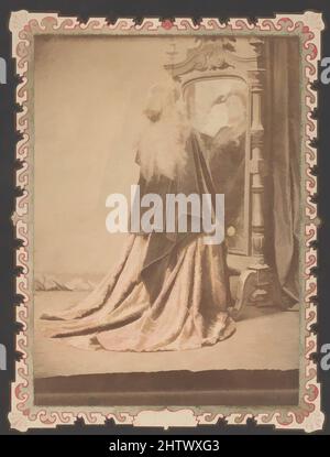 Art inspiré par Reine d'Etrurie, 1860s, impression argentée à partir de négatif en verre appliqué, 12,3 x 8,9 cm (4 13/16 x 3 1/2 po), photographies, Pierre-Louis Pierson (français, 1822–1913, œuvres classiques modernisées par Artotop avec une touche de modernité. Formes, couleur et valeur, impact visuel accrocheur sur l'art émotions par la liberté d'œuvres d'art d'une manière contemporaine. Un message intemporel qui cherche une nouvelle direction créative. Artistes qui se tournent vers le support numérique et créent le NFT Artotop Banque D'Images