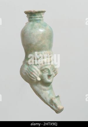 Art inspiré par Rhyton à tête femelle, parthien tardif–sasanien précoce, env. 3rd Century A.D., Mésopotamie, Parthien ou Sasanien, céramique, émaillée, H. 15 x W. 6 po. (38,1 x 15,2 cm), récipients de céramique, ce navire appartient à une rare classe de ritons céramiques émaillés à têtes femelles et, oeuvres classiques modernisées par Artotop avec une touche de modernité. Formes, couleur et valeur, impact visuel accrocheur sur l'art émotions par la liberté d'œuvres d'art d'une manière contemporaine. Un message intemporel qui cherche une nouvelle direction créative. Artistes qui se tournent vers le support numérique et créent le NFT Artotop Banque D'Images