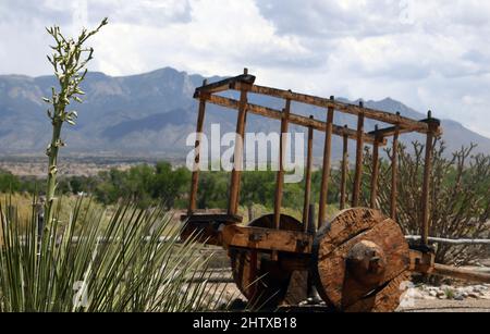 Chariot colonial espagnol du 16th siècle sur la vallée de la rivière Rio Grande au Nouveau-Mexique. Banque D'Images