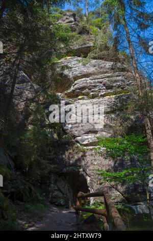 Tunnels et parois rocheuses dans la vallée de Kamenice, Kamnitz, Hrensko, Herrnskretschen, Okres Decin, Ustecky kraj, Suisse de Bohême, grès d'Elbe Banque D'Images