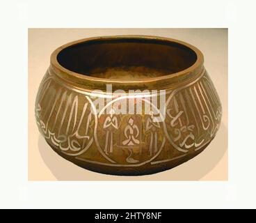 Art inspiré par Bowl, deuxième demi 14th-siècle, attribué à l'Iran, laiton; gravé et incrusté d'argent, H. 4 1/2 in. (11,4 cm), Métal, oeuvres classiques modernisées par Artotop avec une touche de modernité. Formes, couleur et valeur, impact visuel accrocheur sur l'art émotions par la liberté d'œuvres d'art d'une manière contemporaine. Un message intemporel qui cherche une nouvelle direction créative. Artistes qui se tournent vers le support numérique et créent le NFT Artotop Banque D'Images