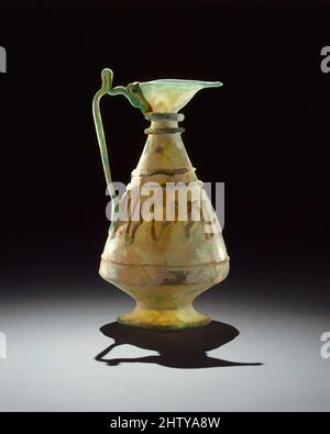 Art inspiré par petite brochette de verre, 11th siècle, probablement fait en Iran, verre, vert; Soufflé, appliqué poignée et décoration, H. (à la poignée onglet) 5 3/4 po, verre, la décoration créée par un fil de verre traîné autour de ce bateau est suggestive de la végétation ondulée stylisée, oeuvres classiques modernisées par Artotop avec un peu de modernité. Formes, couleur et valeur, impact visuel accrocheur sur l'art émotions par la liberté d'œuvres d'art d'une manière contemporaine. Un message intemporel qui cherche une nouvelle direction créative. Artistes qui se tournent vers le support numérique et créent le NFT Artotop Banque D'Images