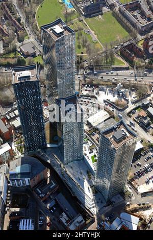 Vue aérienne des immeubles d'appartements de Deansgate Square dans le centre-ville de Manchester Banque D'Images