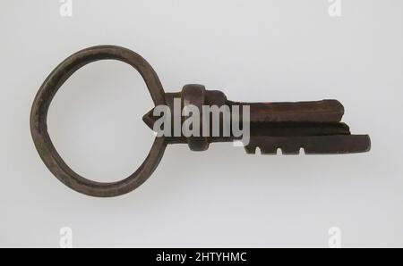 Art inspiré par Key, 15th siècle, allemand, fer, total: 3 1/4 x 1 7/16 x 5/8 po. (8,3 x 3,7 x 1,6 cm), Metalwork-Iron, la décoration des serrures et des clés en fer gothique était souvent élaborée et de la plus haute qualité de fabrication. Les motifs étaient souvent tirés de style gothique, les œuvres classiques modernisées par Artotop avec un peu de modernité. Formes, couleur et valeur, impact visuel accrocheur sur l'art émotions par la liberté d'œuvres d'art d'une manière contemporaine. Un message intemporel qui cherche une nouvelle direction créative. Artistes qui se tournent vers le support numérique et créent le NFT Artotop Banque D'Images