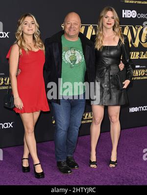 Los Angeles, États-Unis. 02nd mars 2022. LOS ANGELES, ÉTATS-UNIS. 02 mars 2022 : Chiklis d'automne, Michael Chiklis et Odessa Chiklis lors de la première de l'édition « temps gagnant : l'ascension de la dynastie des Lakers » d'HBO au théâtre Ace. Crédit photo : Paul Smith/Alamy Live News Banque D'Images