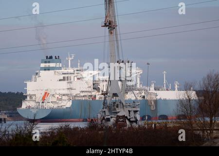 Klaipeda, Lituanie. 03rd mars 2022. L'invasion de l'Ukraine par la Russie a suscité des inquiétudes quant à la possibilité de couper l'approvisionnement en gaz russe vers l'Europe.le navire «Independence», livré en mars 2014 est une unité de stockage et de regazéification du GNL (FSRU) utilisée comme terminal d'importation de GNL à Klaipeda Lituanie. Le navire peut stocker 170 000 m3 (6 000 000 cu ft) de gaz naturel et peut répondre à tous les besoins de la Lituanie en gaz naturel. Il permet une certaine diversification des importations de gaz lituanien en dehors de la Russie. Photo: Garyroberts/worldwidefeatures.com crédit: GaryRobertschography/Alay Live News Banque D'Images