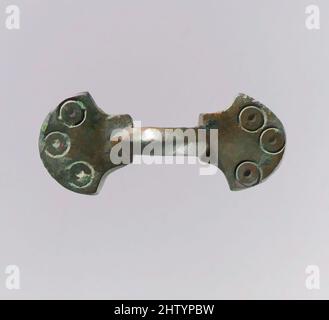 Art inspiré par la broche Egale-Arm, 7th siècle, fabriqué dans le nord de la France, Frankish, alliage de cuivre, total: 1 7/16 x 9/16 x 1/2 po. (3,6 x 1,4 x 1,2 cm), Metalwork-alliage de cuivre, oeuvres classiques modernisées par Artotop avec une touche de modernité. Formes, couleur et valeur, impact visuel accrocheur sur l'art émotions par la liberté d'œuvres d'art d'une manière contemporaine. Un message intemporel qui cherche une nouvelle direction créative. Artistes qui se tournent vers le support numérique et créent le NFT Artotop Banque D'Images