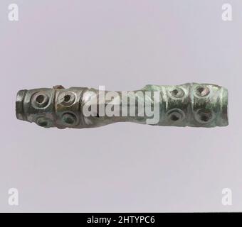 Art inspiré de la broche Egale-Arm, 7th–8th siècle, fabriqué dans le nord de la France, Frankish, alliage de cuivre, total : 1 9/16 x 1/4 x 3/4 po. (4 x 0,7 x 1,9 cm), Metalwork-alliage de cuivre, oeuvres classiques modernisées par Artotop avec une touche de modernité. Formes, couleur et valeur, impact visuel accrocheur sur l'art émotions par la liberté d'œuvres d'art d'une manière contemporaine. Un message intemporel qui cherche une nouvelle direction créative. Artistes qui se tournent vers le support numérique et créent le NFT Artotop Banque D'Images