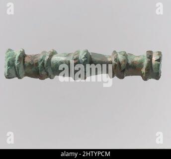 Art inspiré de la broche Egale-Arm, 7th–8th siècle, fabriqué dans le nord de la France, Frankish, alliage de cuivre, total : 1 11/16 x 5/16 x 5/8 po. (4,3 x 0,8 x 1,6 cm), Metalwork-alliage de cuivre, oeuvres classiques modernisées par Artotop avec une touche de modernité. Formes, couleur et valeur, impact visuel accrocheur sur l'art émotions par la liberté d'œuvres d'art d'une manière contemporaine. Un message intemporel qui cherche une nouvelle direction créative. Artistes qui se tournent vers le support numérique et créent le NFT Artotop Banque D'Images