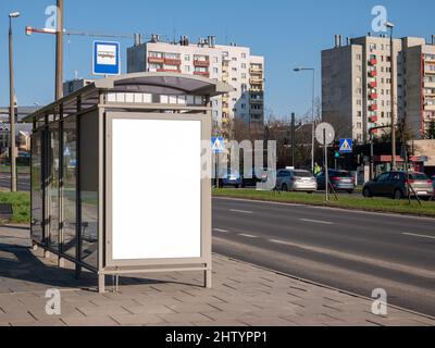 Vide blanc coupé hors bus affiche d'annonce, annonce verticale bannière panneau, annonce de ville sur la rue, espace public urbain publicité plac Banque D'Images