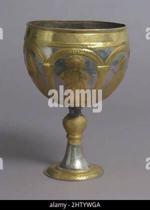 Art inspiré par le Trésor Attarouthi - Chalice, 500–650, fabriqué à Attarouthi, Syrie, byzantin, Argent et argent doré, total : 9 9/16 x 6 5/8 po. (24,3 x 16,8 cm), Metalwork-Silver, avec un Christ jeune avec un halo cruciforme, un Saint diacre avec censeur (probablement Saint Stephen, oeuvres classiques modernisées par Artotop avec un peu de modernité. Formes, couleur et valeur, impact visuel accrocheur sur l'art émotions par la liberté d'œuvres d'art d'une manière contemporaine. Un message intemporel qui cherche une nouvelle direction créative. Artistes qui se tournent vers le support numérique et créent le NFT Artotop Banque D'Images