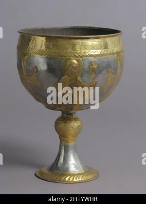 Art inspiré par le Trésor Attarouthi - Chalice, 500–650, fabriqué à Attarouthi, Syrie, byzantin, Argent et argent doré, total : 8 1/16 × 5 15/16 po, 13oz. (20,5 × 15,1 cm, 369g), Metalwork-Silver, avec Saint John le Forerunner, un diacre saint (probablement Saint Stephen), un évêque, œuvres classiques modernisées par Artotop avec un peu de modernité. Formes, couleur et valeur, impact visuel accrocheur sur l'art émotions par la liberté d'œuvres d'art d'une manière contemporaine. Un message intemporel qui cherche une nouvelle direction créative. Artistes qui se tournent vers le support numérique et créent le NFT Artotop Banque D'Images