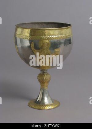 Art inspiré par le Trésor Attarouthi - Chalice, 500–650, fabriqué à Attarouthi, Syrie, byzantin, Argent et argent doré, total : 8 3/4 × 6 5/16 po, 12,2oz. (22,2 × 16 cm, 346g), Metalwork-Silver, avec un Christ jeune avec un halo cruciforme, un Saint John long-cheveux le Forerunner, Classic œuvres modernisées par Artotop avec un peu de modernité. Formes, couleur et valeur, impact visuel accrocheur sur l'art émotions par la liberté d'œuvres d'art d'une manière contemporaine. Un message intemporel qui cherche une nouvelle direction créative. Artistes qui se tournent vers le support numérique et créent le NFT Artotop Banque D'Images