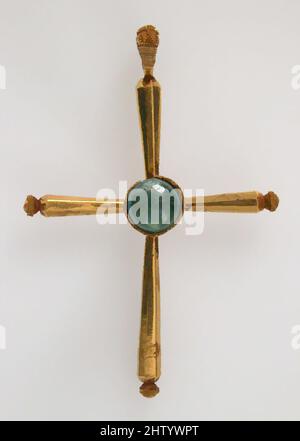 Art inspiré par pendentif, Croix Latine, fin 19th–20th siècle, byzantin, Or, Émeraudes, au total : 3 1/8 x 2 3/16 x 1 1/4 po. (8 x 5,5 x 3,2 cm), Metalwork-Gold, œuvres classiques modernisées par Artotop avec une touche de modernité. Formes, couleur et valeur, impact visuel accrocheur sur l'art émotions par la liberté d'œuvres d'art d'une manière contemporaine. Un message intemporel qui cherche une nouvelle direction créative. Artistes qui se tournent vers le support numérique et créent le NFT Artotop Banque D'Images