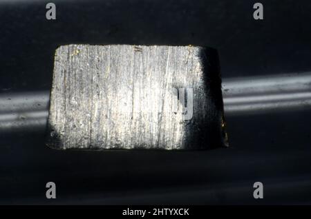 Photo au microscope d'un petit morceau de l'élément périodique no 43 Technétium Banque D'Images