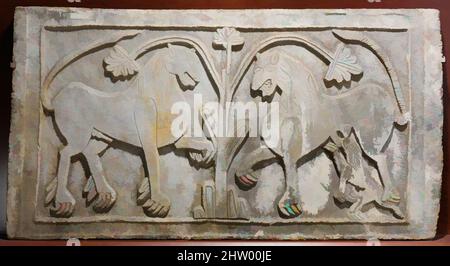 Art inspiré par relief Panel avec la famille Lion, env. 800–1000, fabriqué en Campanie du Sud ou du Centre, en Italie, en Italie du Sud, en pierre, total : 32 x 60 x 4 po. (81,3 x 152,4 x 10,2 cm), Sculpture-architectural, le marbre de ce panneau de relief provient probablement d'un sarcophage romain. La dalle était, les œuvres classiques modernisées par Artotop avec un peu de modernité. Formes, couleur et valeur, impact visuel accrocheur sur l'art émotions par la liberté d'œuvres d'art d'une manière contemporaine. Un message intemporel qui cherche une nouvelle direction créative. Artistes qui se tournent vers le support numérique et créent le NFT Artotop Banque D'Images