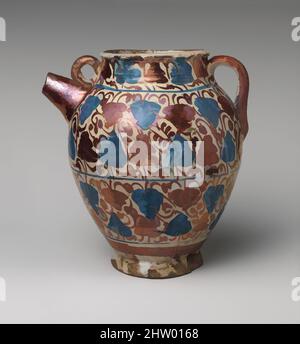 Art inspiré par Jug, 1435–75, fabriqué en Manises probablement, Valence, Espagne, espagnol, faïence émaillée, Total : 8 1/2 x 7 13/16 x 6 3/4 pouces (21,6 x 19,9 x 17,2 cm), la céramique, le motif de feuilles d'ivie était l'un des motifs les plus communs dans l'ustensile valencien du XVe siècle, qui, les œuvres classiques modernisées par Artotop avec un peu de modernité. Formes, couleur et valeur, impact visuel accrocheur sur l'art émotions par la liberté d'œuvres d'art d'une manière contemporaine. Un message intemporel qui cherche une nouvelle direction créative. Artistes qui se tournent vers le support numérique et créent le NFT Artotop Banque D'Images