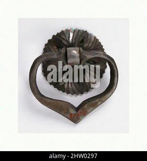 Art inspiré par la poignée de porte, 15th Century, allemand, fer, ensemble (comme si installé): 1 9/16 x 1 3/8 x 1/2 po. (3,9 x 3,5 x 1,3 cm), Metalwork-Iron, œuvres classiques modernisées par Artotop avec une touche de modernité. Formes, couleur et valeur, impact visuel accrocheur sur l'art émotions par la liberté d'œuvres d'art d'une manière contemporaine. Un message intemporel qui cherche une nouvelle direction créative. Artistes qui se tournent vers le support numérique et créent le NFT Artotop Banque D'Images