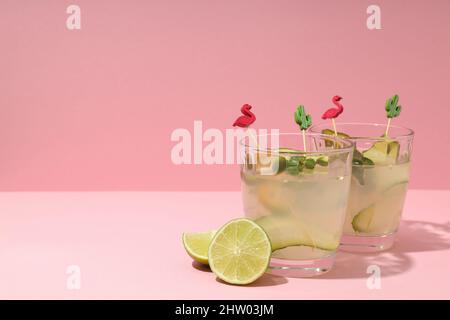 Concept de boisson avec cocktail Jalapeno, espace pour le texte Banque D'Images