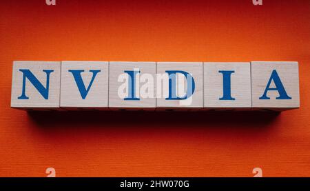 31 janvier 2022. Santa Clara, Californie. Le nom de la société Nvidia, en cubes de bois. Banque D'Images