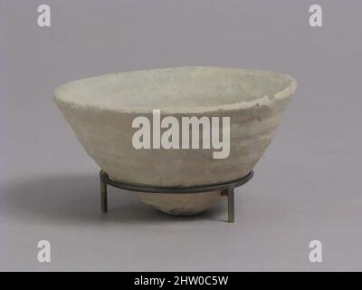 Art inspiré par Footless Cup ou couvercle, 4th–7th siècle, fait à Kharga Oasis, Égypte byzantine, copte, faïence, total: 1 7/8 x 3 7/16 po. (4,7 x 8,7 cm), céramique, œuvres classiques modernisées par Artotop avec une touche de modernité. Formes, couleur et valeur, impact visuel accrocheur sur l'art émotions par la liberté d'œuvres d'art d'une manière contemporaine. Un message intemporel qui cherche une nouvelle direction créative. Artistes qui se tournent vers le support numérique et créent le NFT Artotop Banque D'Images