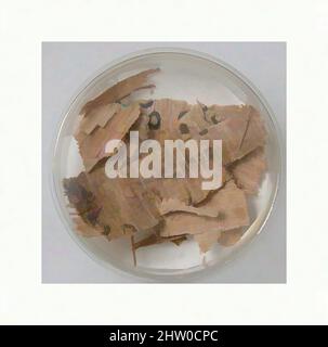 Art inspiré par des fragments de Papyri, 7th siècle, fait à Thèbes, Égypte byzantine, copte, Papyrus et encre, stockage (boîte de Petri diam.) : 1 13/16 po. (4,6 cm), Papyrus, oeuvres classiques modernisées par Artotop avec une touche de modernité. Formes, couleur et valeur, impact visuel accrocheur sur l'art émotions par la liberté d'œuvres d'art d'une manière contemporaine. Un message intemporel qui cherche une nouvelle direction créative. Artistes qui se tournent vers le support numérique et créent le NFT Artotop Banque D'Images