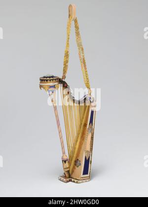 Art inspiré par Music Box, env. 1800, Genève, Suisse, Suisse, divers matériaux, H. 7,3 cm (2 7/8 po), idiophone, boîte à musique dorée en forme de harpe sur une chaîne. Émaillée de différentes couleurs et ornée de perles et de diamants roses, les œuvres classiques modernisées par Artotop avec une touche de modernité. Formes, couleur et valeur, impact visuel accrocheur sur l'art émotions par la liberté d'œuvres d'art d'une manière contemporaine. Un message intemporel qui cherche une nouvelle direction créative. Artistes qui se tournent vers le support numérique et créent le NFT Artotop Banque D'Images