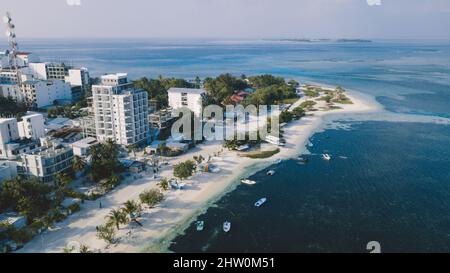 Vue aérienne sur le Maafushi (atoll de Kaafu) Paradise Island avec l ...