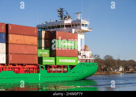 Der Containerfrachter Elbsummer im Nord-Ostsee-Kanal BEI Rendsburg Banque D'Images