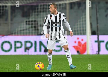 Florence, Italie , 2nd mars , 2022 photo de gauche à droite, Arthur de Juventus pendant le football série A match Fiorentina / Juventus crédit: Massimo Insabato/Alay Live News Banque D'Images