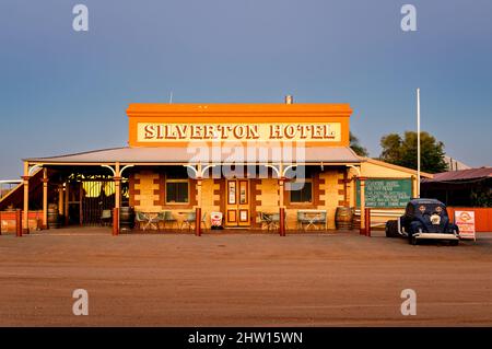 Le célèbre hôtel Silverton se trouve dans l'arrière-pays reculé de la Nouvelle-Galles du Sud. Banque D'Images