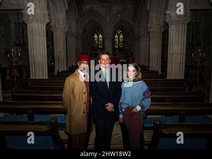 Rosslyn Chapel, Midlothian, Écosse, Royaume-Uni, 03 mars 2022. Le jeu Da Vinci Code: Danny John-Jules (Sir Leigh Teabing), Nigel Harman (comme Robert Langdon) et Leigh Lothian visitent l'emplacement emblématique du thriller avant d'apporter une adaptation de scène par Rachel Wagstaff et Duncan Abel et est dirigé par Luke Sheppard Banque D'Images