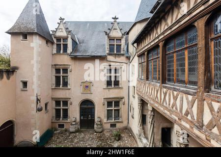 France, Vienne, rue de la Cha?ne, H?tel Fum?, manoir privé de style gothique flamboyant construit entre les 15th et 16th siècles, abrite aujourd'hui l'administration et quelques salles de la Faculté des sciences humaines de l'Université de Poitiers Banque D'Images