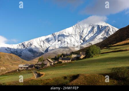 France, Hautes Alpes, Chazelet, Rivet du pied hameau et Mas de la grave pic (3020) Banque D'Images