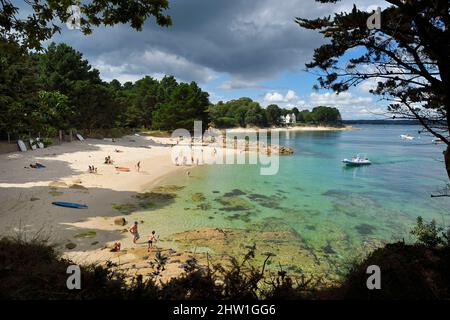 France, Finistère (29), Fouesnant, le littoral entre le Cap Coz et la Pointe de Beg Meil, plage le long du chemin côtier Banque D'Images