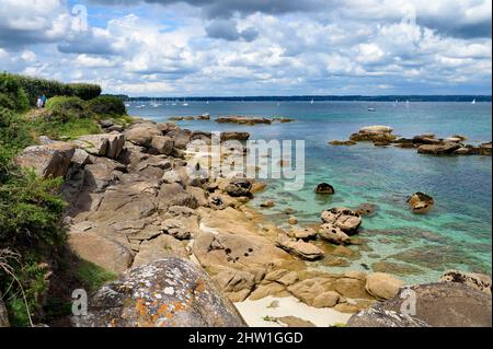 France, Finistère (29), Fouesnant, la promenade côtière entre le Cap Coz et la Pointe de Beg Meil Banque D'Images