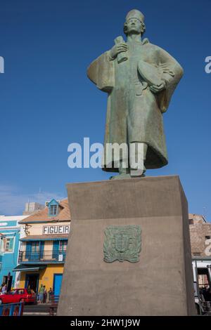 Monument au marin Diego Alonso sur la côte de la ville de Mindelo capitale de l'île de San Vicente, Cap-Vert Banque D'Images