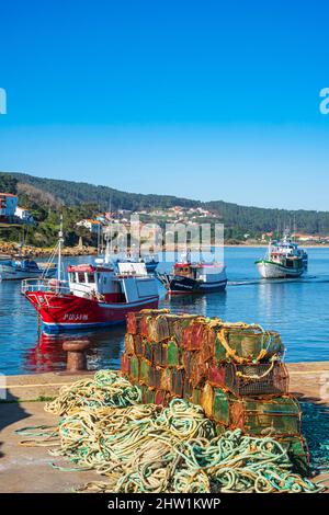 Espagne, Galice, Finisterre (Fisterra), destination finale du pèlerinage à Saint-Jacques-de-Compostelle, port de pêche Banque D'Images