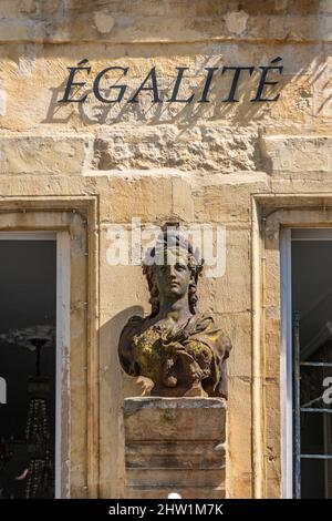 France, Gard, Bagnols sur Cèze, Hôtel de ville, buste de Marianne, Symbole de la République française Banque D'Images