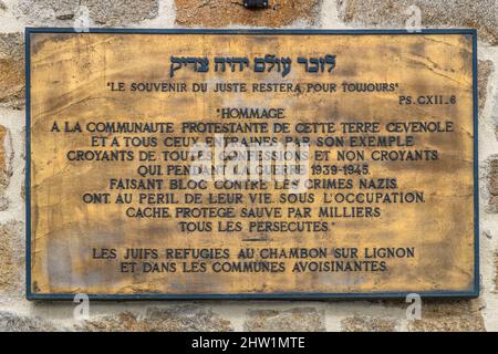 France, haute Loire, le Chambon sur Lignon, site commémoratif ouvert en juin 2013 pour rappeler l'attitude des habitants du Chambon à l'intérieur et autour de la rescousse des Juifs pendant l'occupation, l'information et la gratitude plaque sur le pignon de la maison Banque D'Images