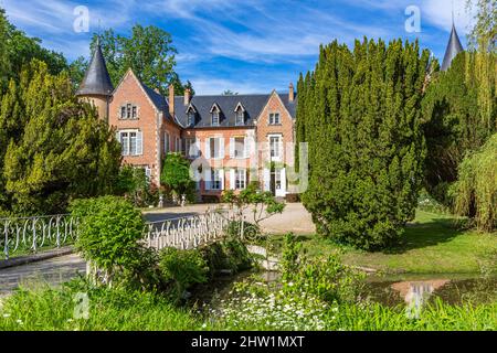 La France, l'Allier, Villeneuve sur Allier, Balaine Arboretum, le château Banque D'Images