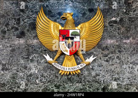 Garuda Pancasila, emblème national de l'Indonésie. Le symbole national indonésien exposé sur la place Merdeka Banque D'Images