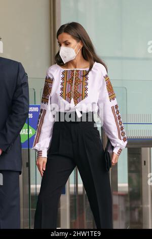 Madrid, Espagne. 03rd mars 2022. La reine Letizia d'Espagne arrive à la cérémonie de l'appel annuel de subventions pour des projets sociaux de la Fondation Mutua Madrileña qui s'est tenue à l'Auditorium Mutua Madrileña, à Madrid. Crédit : SOPA Images Limited/Alamy Live News Banque D'Images