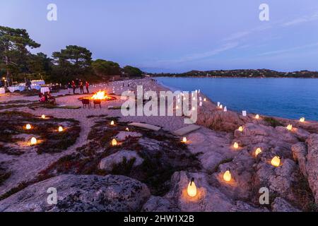 France, Corse du Sud, Golfe de Porto Vecchio, Porto Vecchio, Grand Hôtel Cala Rossa, soirée sur la Grande Plage de Cala Rossa pendant les fêtes de la Toussaint Banque D'Images