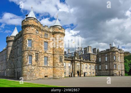 Avant de l'ouest du palais de Holyrood, Canongate, Vieille Ville, Edinburgh, Lothian, Ecosse, Royaume-Uni Banque D'Images