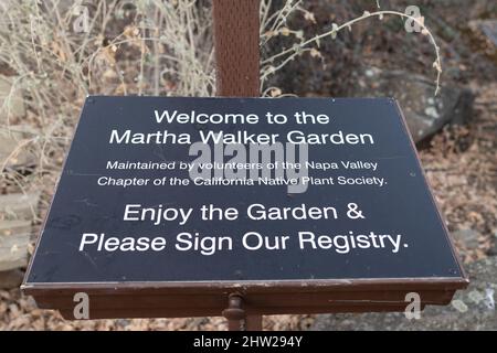 Napa, CA, États-Unis, 19 septembre 2021. Le panneau de bienvenue se trouve à l'entrée du jardin Martha Walker du parc Skyline Wilderness Banque D'Images