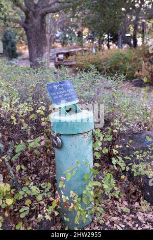 Napa, CA, États-Unis, 19 septembre 2021. Boîte à dons au jardin Martha Walker du parc Skyline Wilderness. Banque D'Images