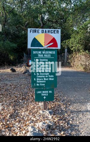 Napa, CA, États-Unis, 19 septembre 2021. Panneau de danger d'incendie au Skyline Wilderness Park. Banque D'Images